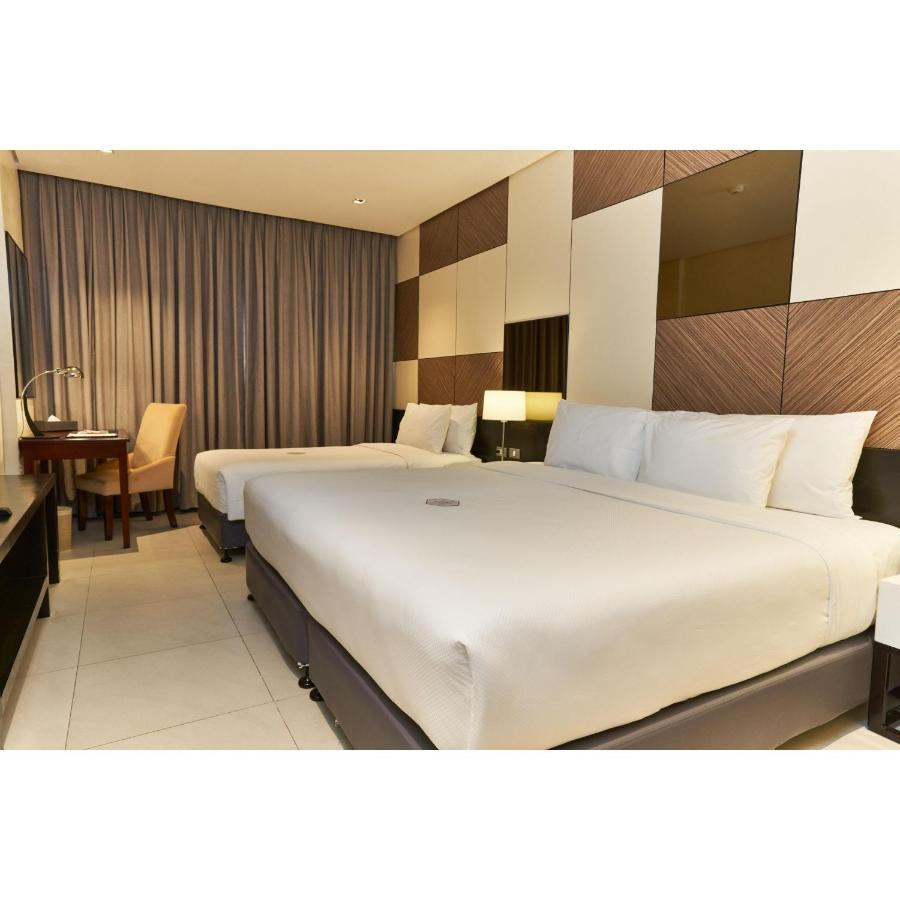 Summit Hotel Таклобан Екстер'єр фото